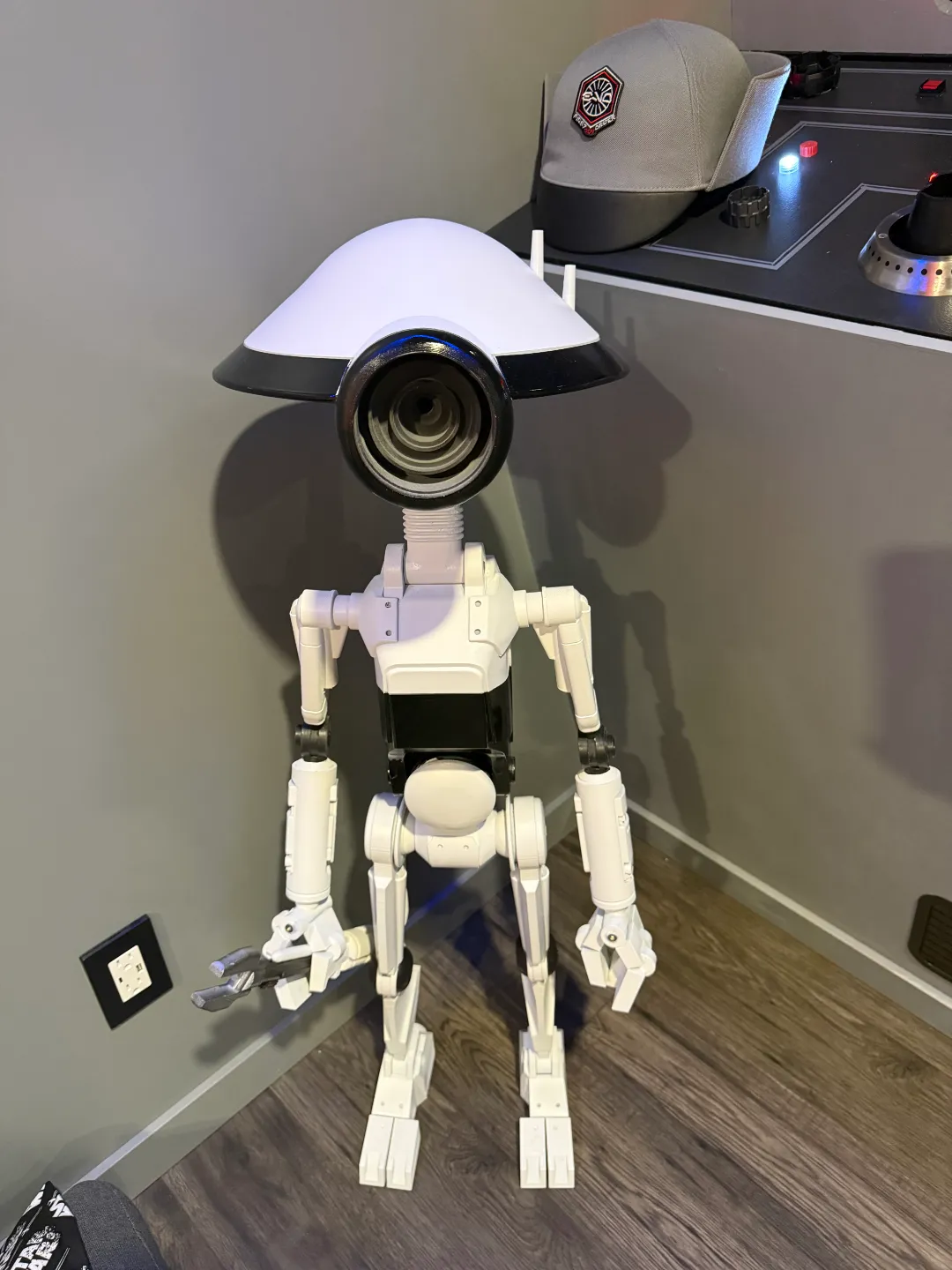 Pit Droid